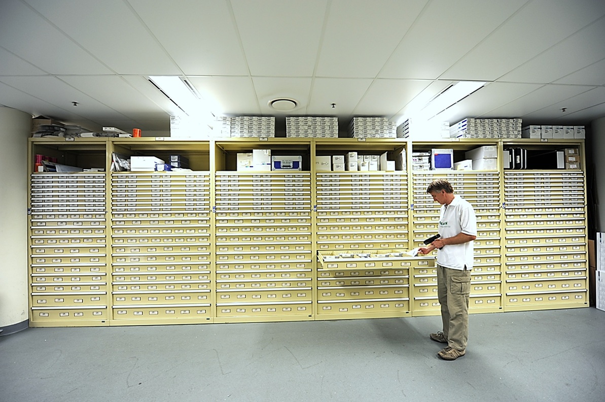 The Prudent Choice: High-Density Drawer Storage as a Superior Alternative to Shelving for Small Parts Warehousing