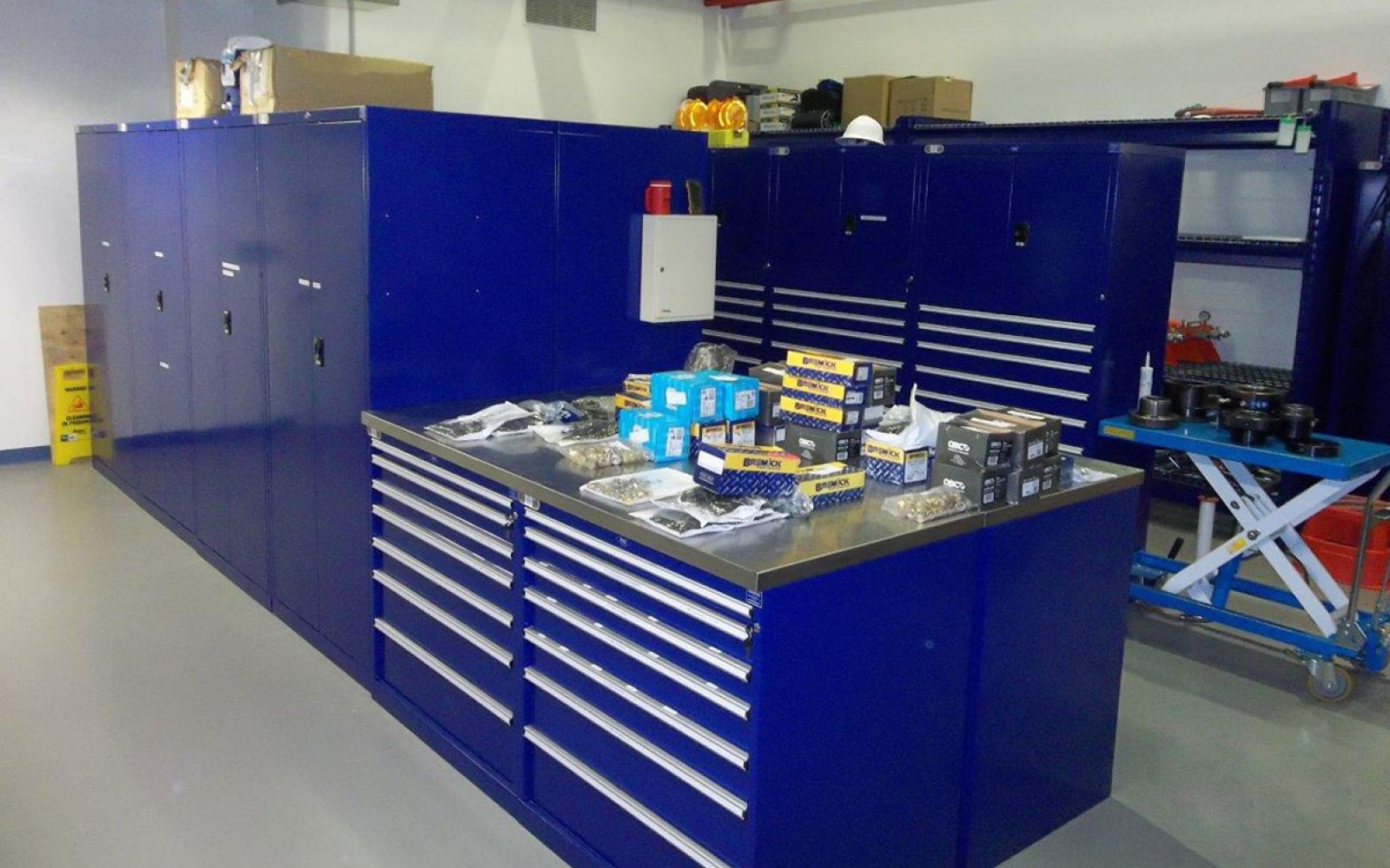 Tool Stores with BAC workstations and tool drawers
